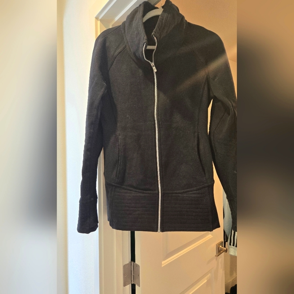 Lululemon sweatshirt